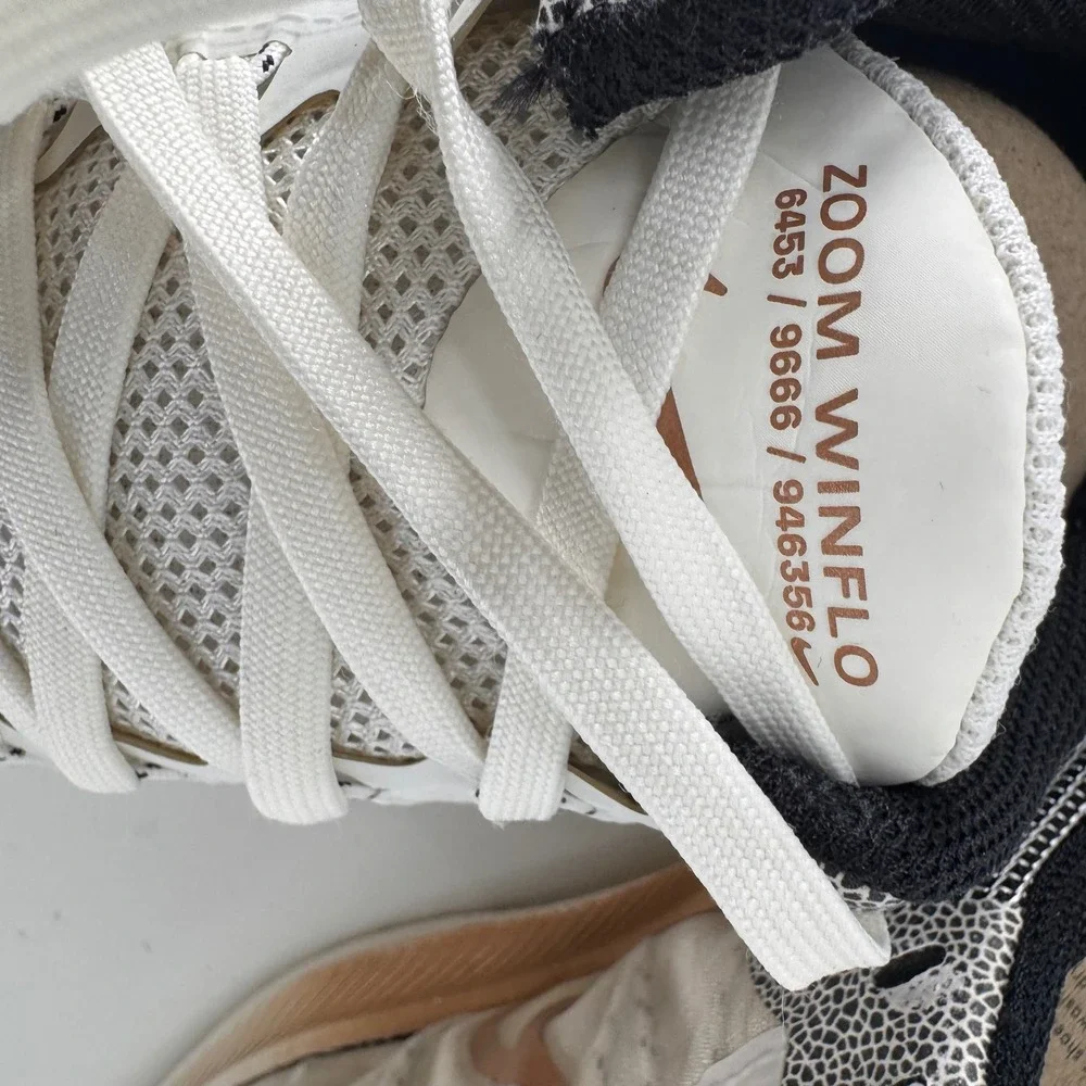 Nike Air Zoom Winflo 8 Womens Running Shoes White Bronze DA3056-101 7.5